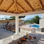 Mediterranean 5 House With Pool Βίλα