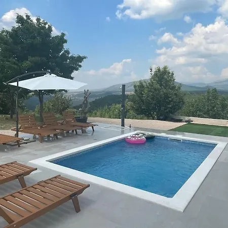 Mediterranean 5 House With Pool Villa