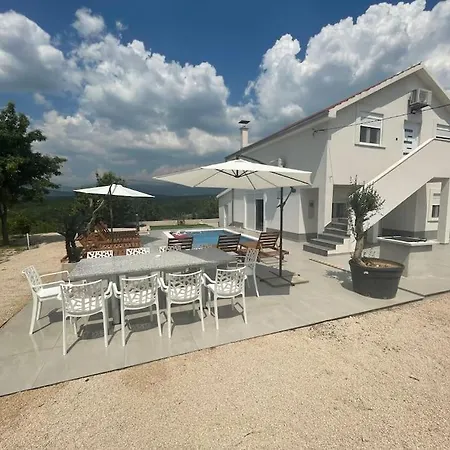 Mediterranean 5 House With Pool Villa *