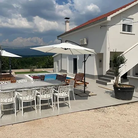 Villa Mediterranean 5 House With Pool