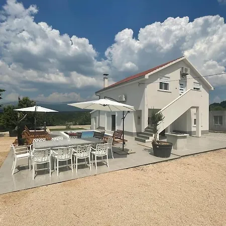Mediterranean 5 House With Pool Villa *