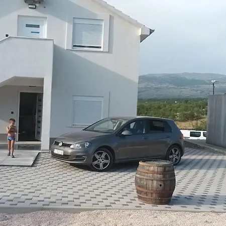 Mediterranean 5 House With Pool *