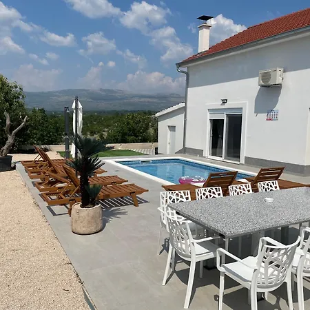 Mediterranean 5 House With Pool Villa