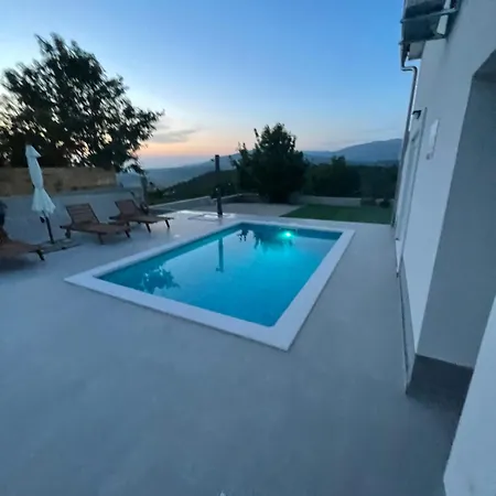 Βίλα Mediterranean 5 House With Pool *