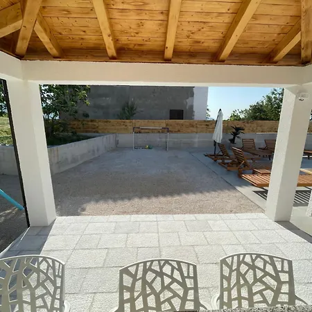 Βίλα Mediterranean 5 House With Pool